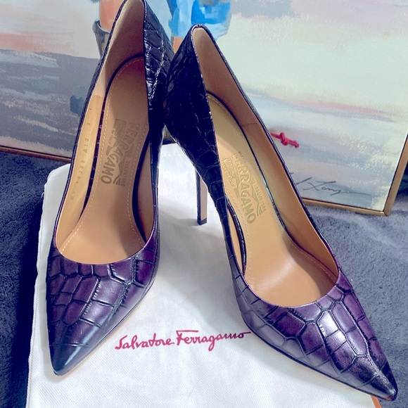 SALVATORE FERRAGAMO LIKE NEW HEELS 🔥💃🏻🔥 - Picture 3 of 6